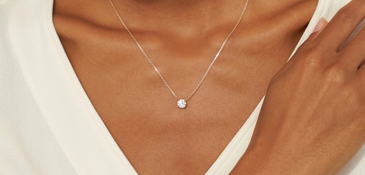 A model wearing a 1 carat Round Brilliant Solitaire Necklace