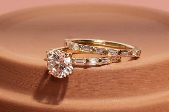 How To Pair Your Round Diamond Engagement Ring With A Wedding Band