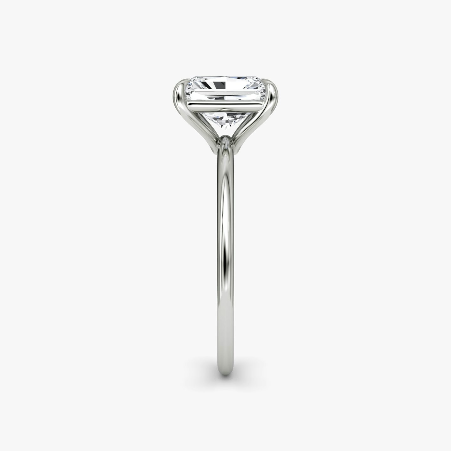 Bague de fiançailles Petite 4-Prong Solitaire | Radiant | 18k | Or blanc 18 carats | Anneau: Simple | Orientation du diamant: vertical | Poids en carats: Voir le stock total