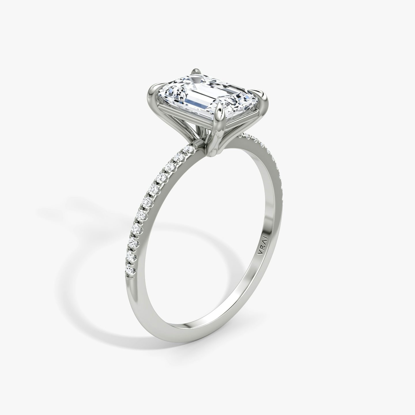 Petite 4-Prong | Emerald | Platin | Ring: Pavé | Diamantausrichtung: vertical | Karatgewicht: Gesamtbestand ansehen