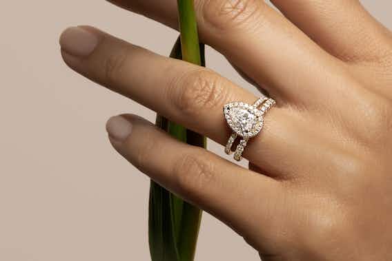 How to Wear a Pear Shaped Ring: A Complete Styling Guide