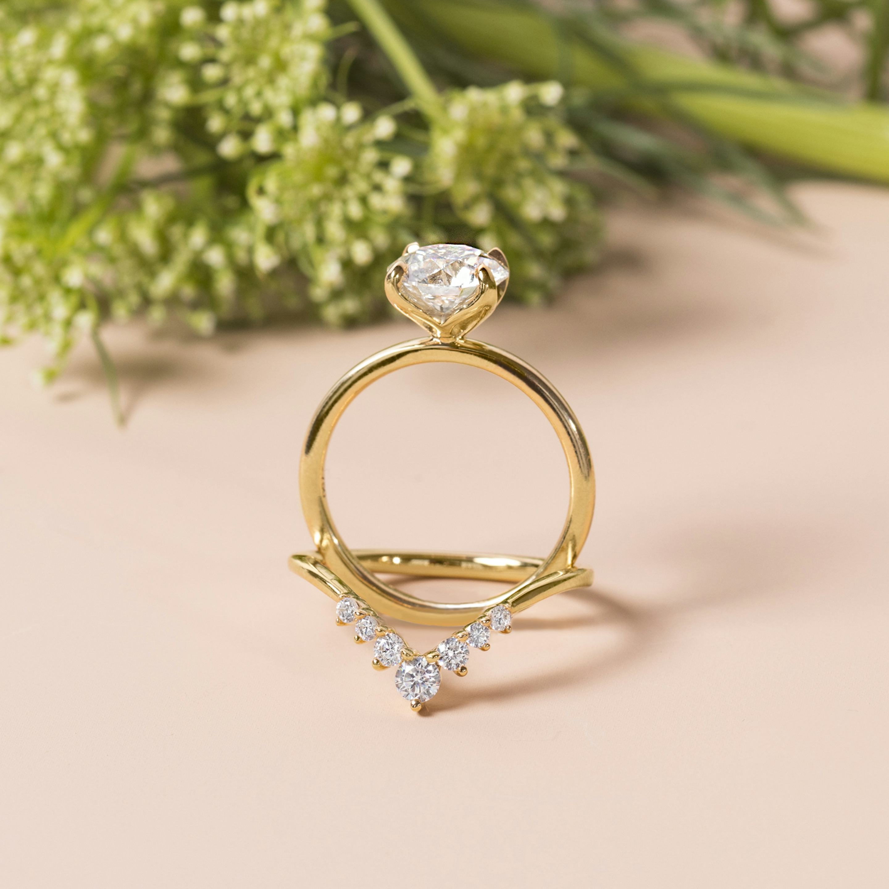 The Classic Petal | Pear | 18k | 18k Yellow Gold | Band: Plain | Diamond orientation: vertical | Carat weight: See full inventory