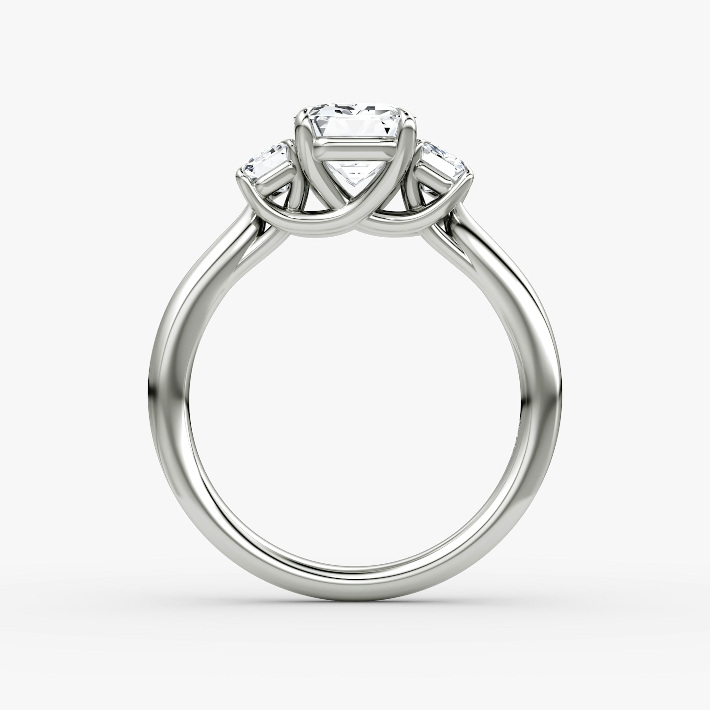 Trellis Three Stone | Emerald | 18k | 18k Weißgold | Ring: Schlicht | Diamantausrichtung: vertical | Karatgewicht: Gesamtbestand ansehen