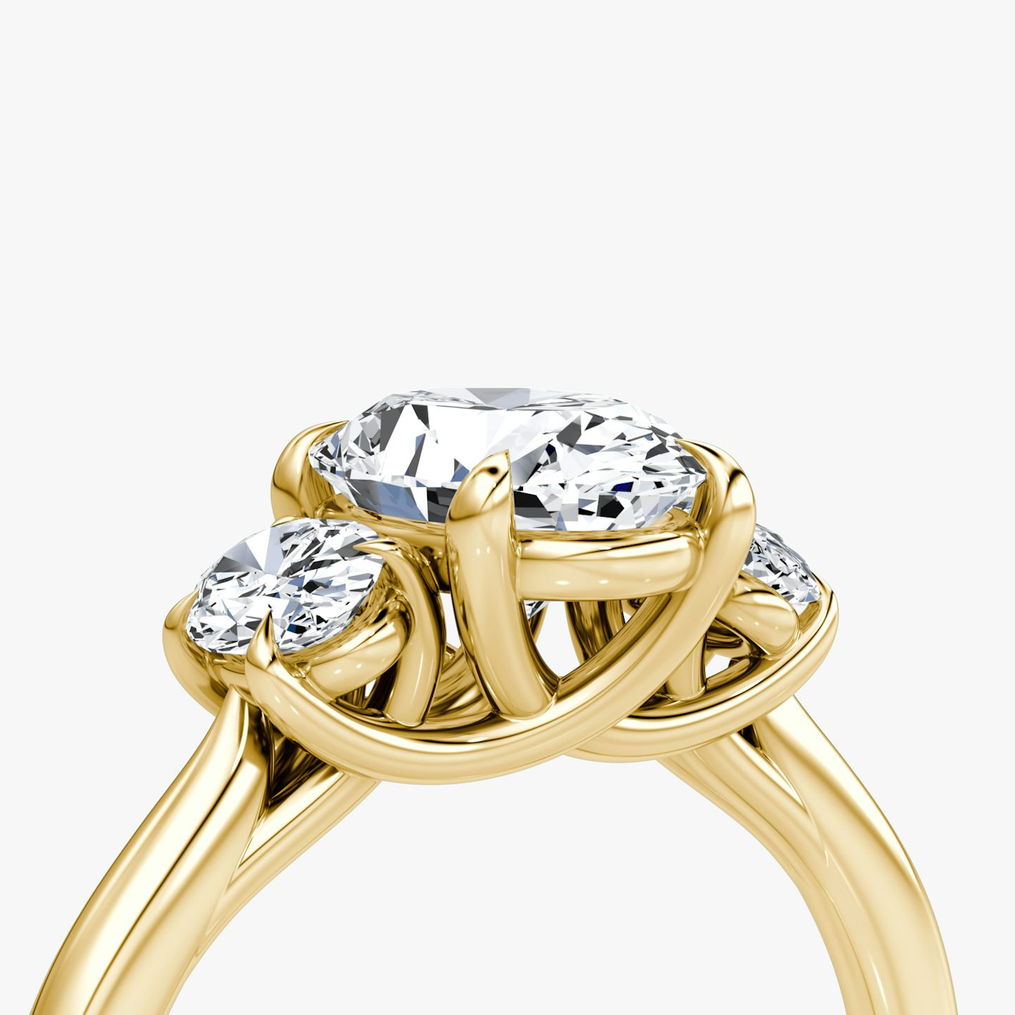 Trellis Three Stone | Oval | 18k | 18k Gelbgold | Ring: Schlicht | Diamantausrichtung: vertical | Karatgewicht: Gesamtbestand ansehen