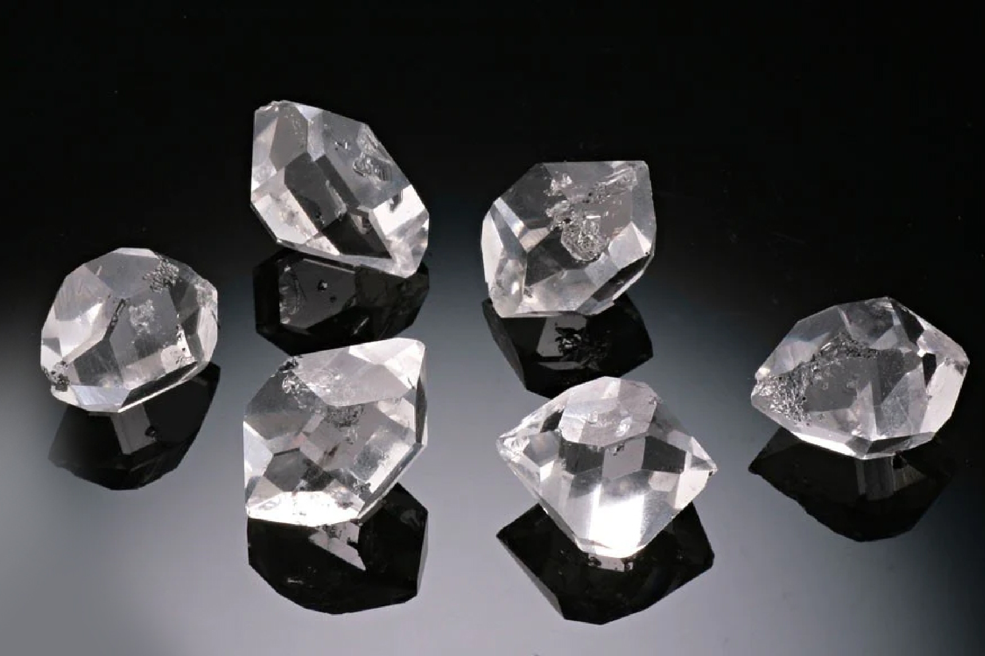 How to Tell If a Diamond Is Real: Spotting Fake Diamonds