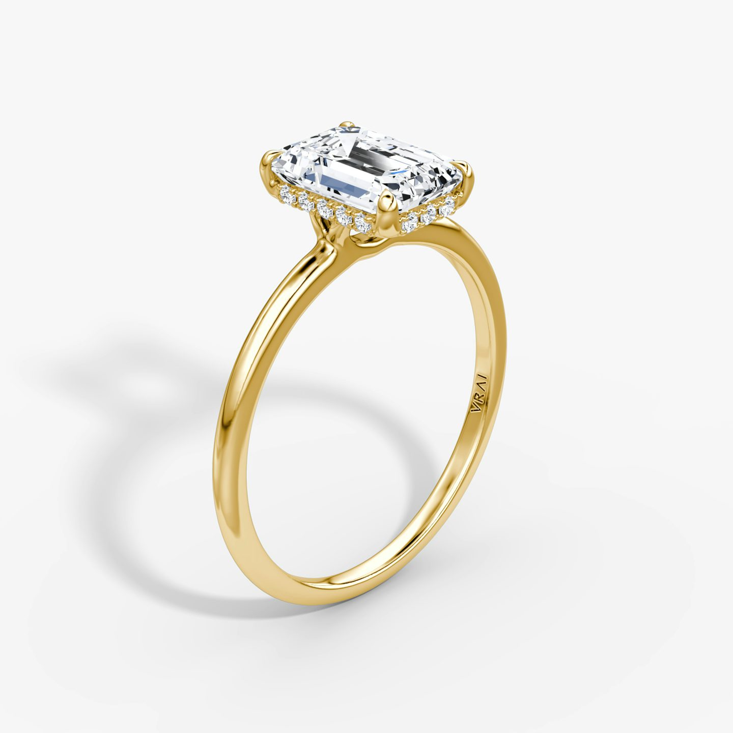 Signature | Emerald | 18k | 18k Gelbgold | Ring: Schlicht | Ringbreite: Standard | Fassung: Hidden Halo | Diamantausrichtung: vertical | Karatgewicht: Gesamtbestand ansehen