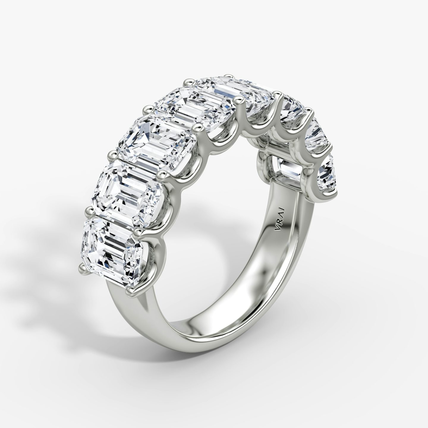 Anillo Eternity  | Esmeralda | 18k | Oro blanco de 18 quilates | Estilo del anillo: Medio círculo de diamantes | Peso en quilates: 4