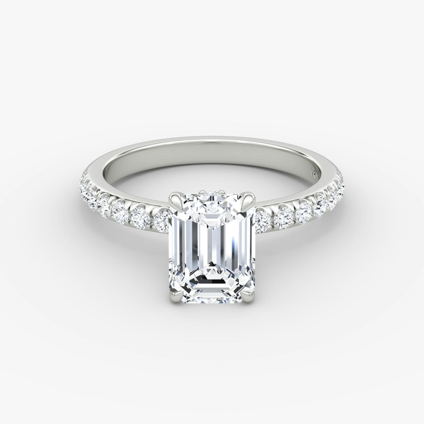 Veiled Halo | Emerald | 18k | 18k Weißgold | Ring: Pavé | Diamantausrichtung: vertical | Karatgewicht: Gesamtbestand ansehen