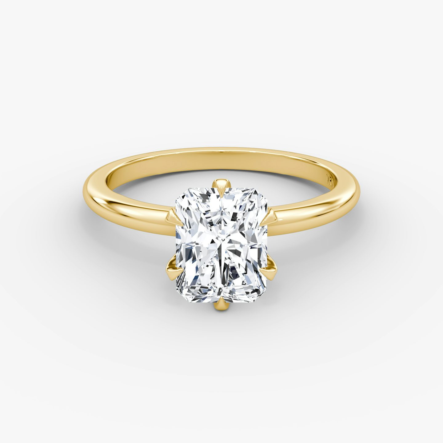 V | Radiante | 18k | Oro amarillo de 18 quilates | Banda: Simple | Orientación de diamante: vertical | Peso en quilates: Ver stock total