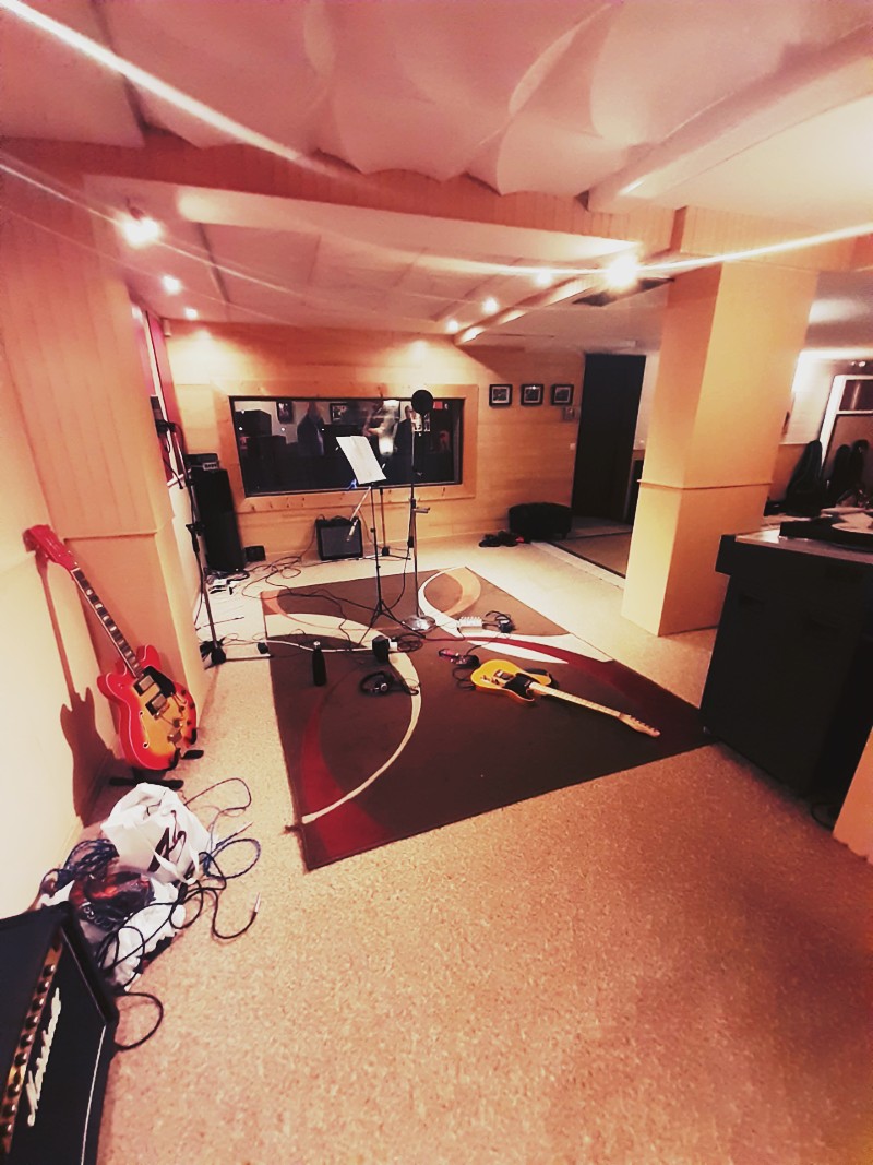 recording room first EP Cat Rodeo at Acouzik studio