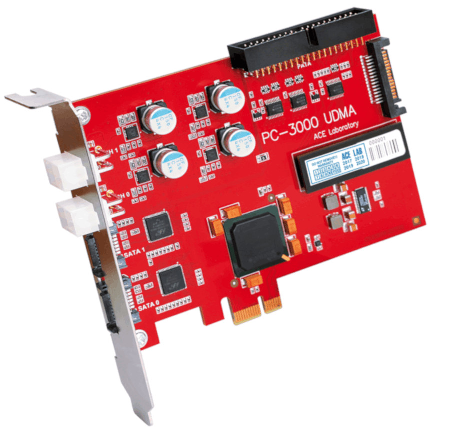 Kontroler PC3000UDMA, laminat płytki drukowanej w kolorze czerwonym, widoczne złącze PCIe.