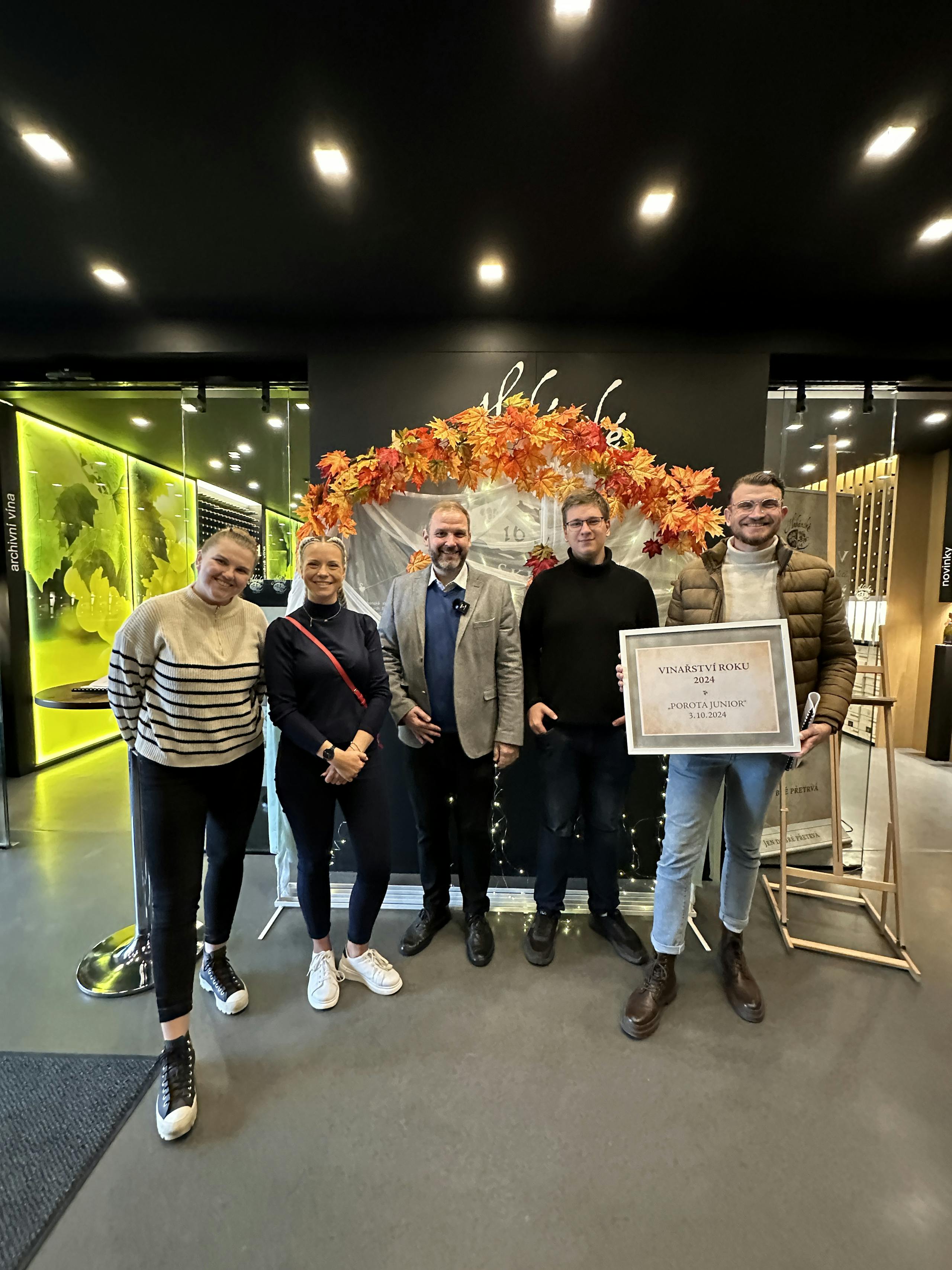 členové poroty Junior v jednom z navštívených vinařství