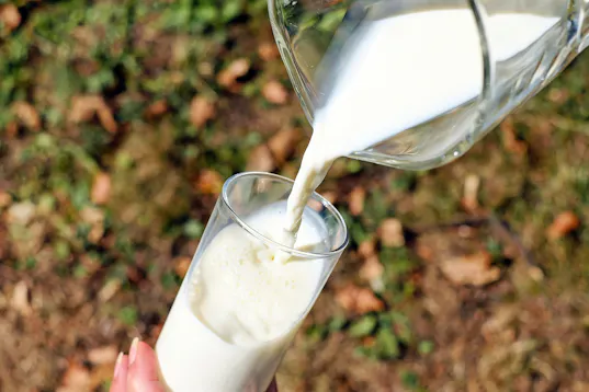 Glass med melk