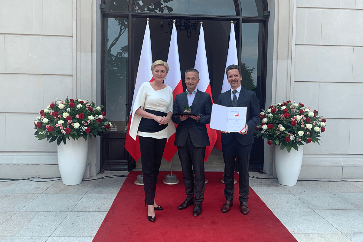 Odbiór nagrody Teraz Polska przez prezesa i członka zarządu NEXERY