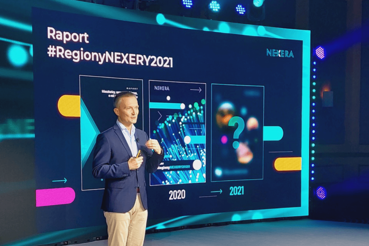 Prezes zarządu NEXERY podczas prezentacji raportu #RegionyNEXERY 2021