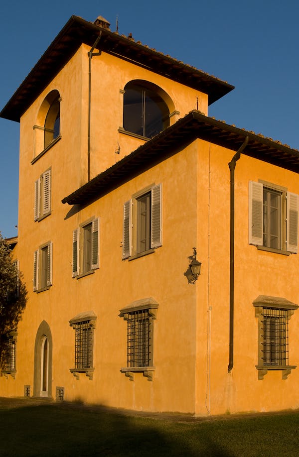 The front of Villa Tavernaccia from the garden