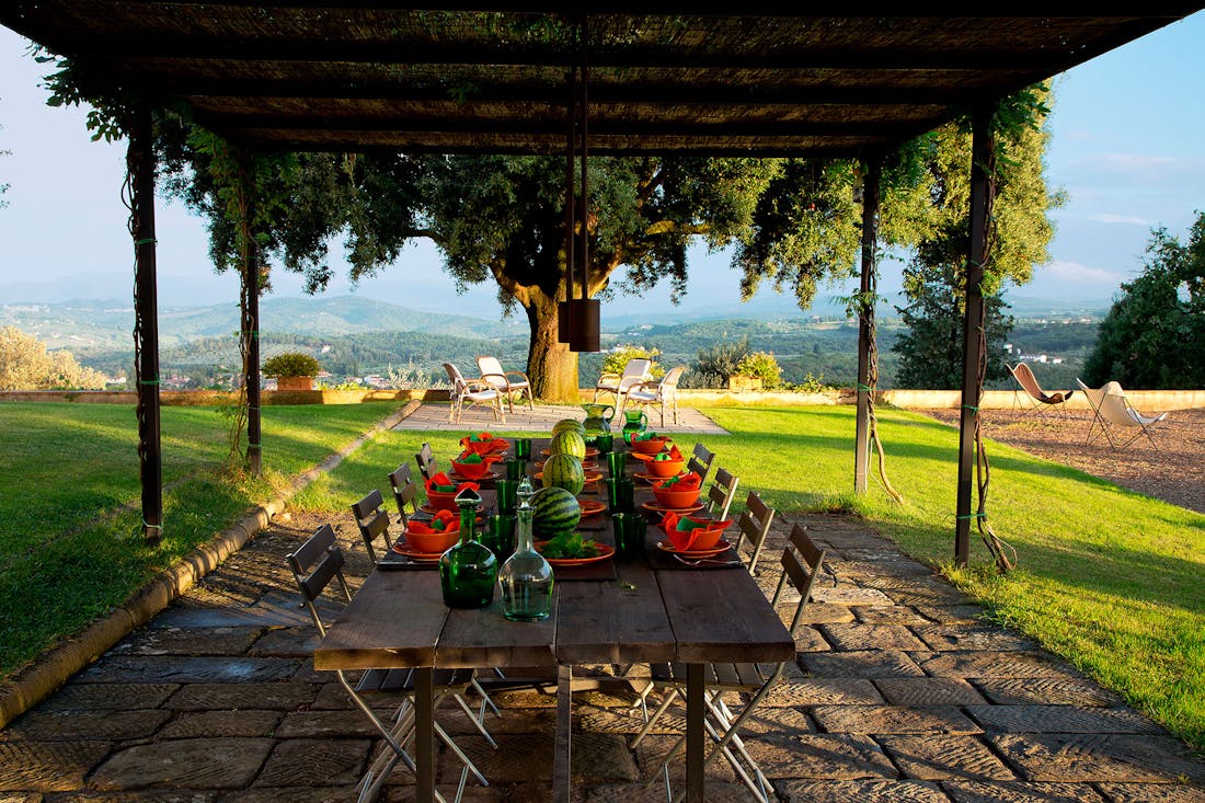 Lunch time at Villa tavernaccia The patio offers a beatiful view on the hills during lunch time
