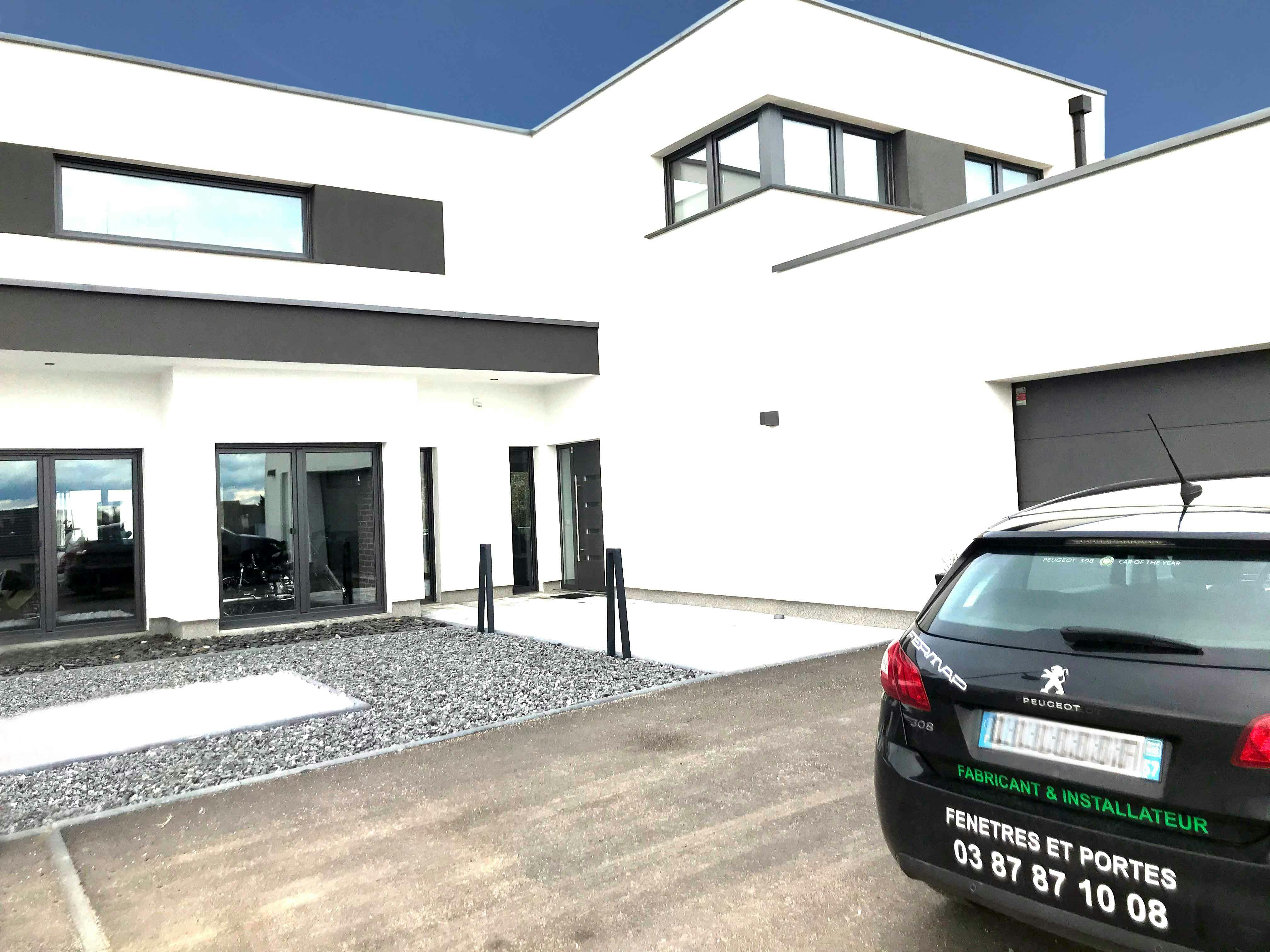 Maison neuve avec fenêtres DB703 FERMAP