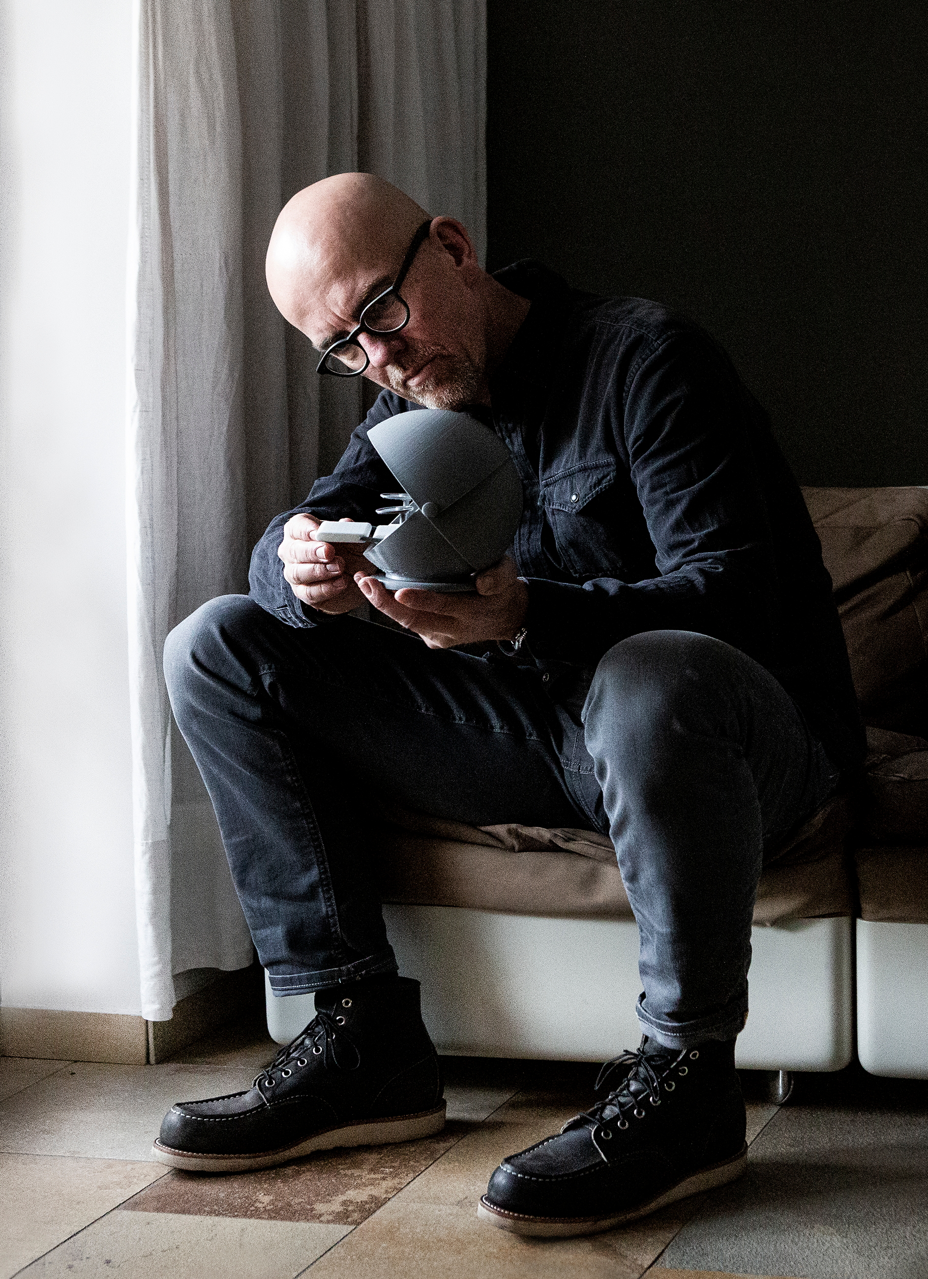 Olaf Bollmann mit Sunball-Miniatur