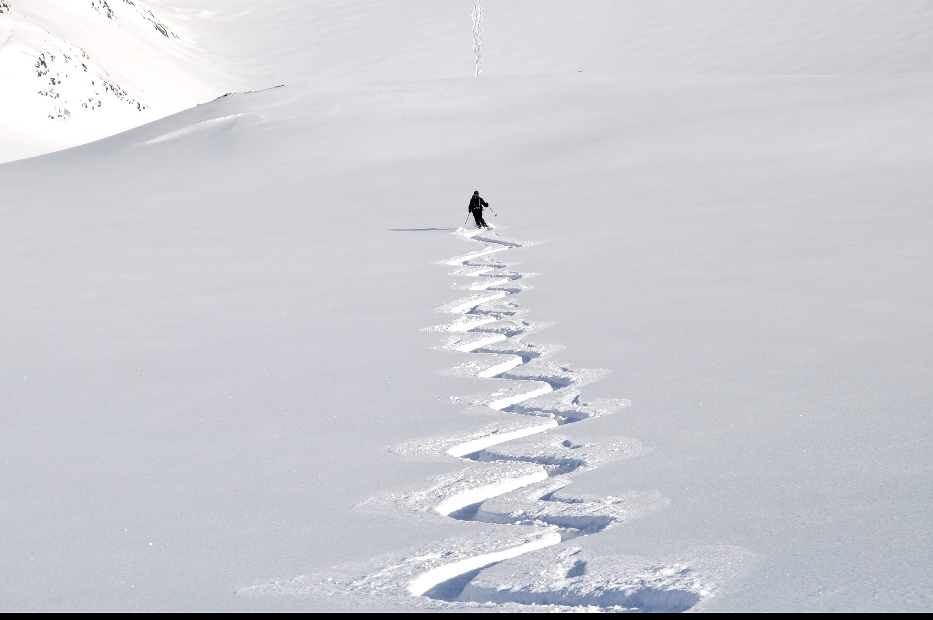 Ski hors-piste et sécurité : skiez encadré par des professionnels ! – 1674465114 ski hors piste