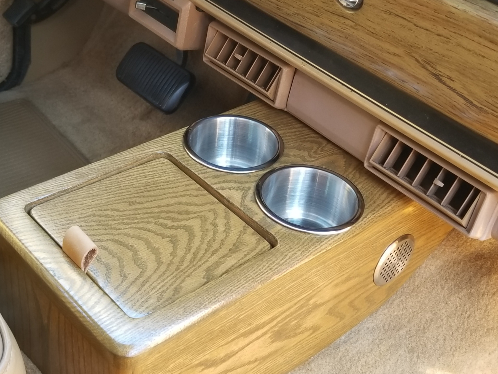 ヴィンテージ　コンソール Grand Wagoneering, Innovations for the Vintage Jeep Wagoneer