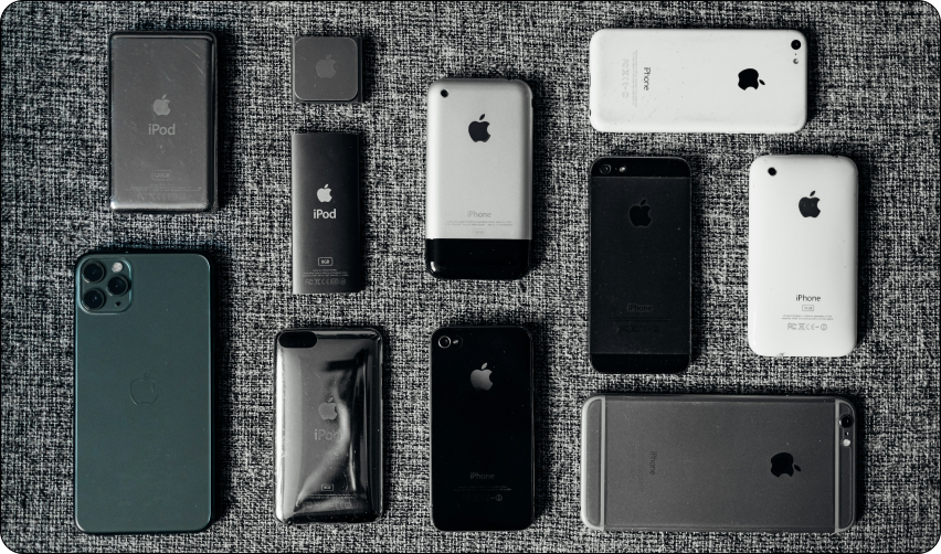 several iphone models layed out on a flat surface
