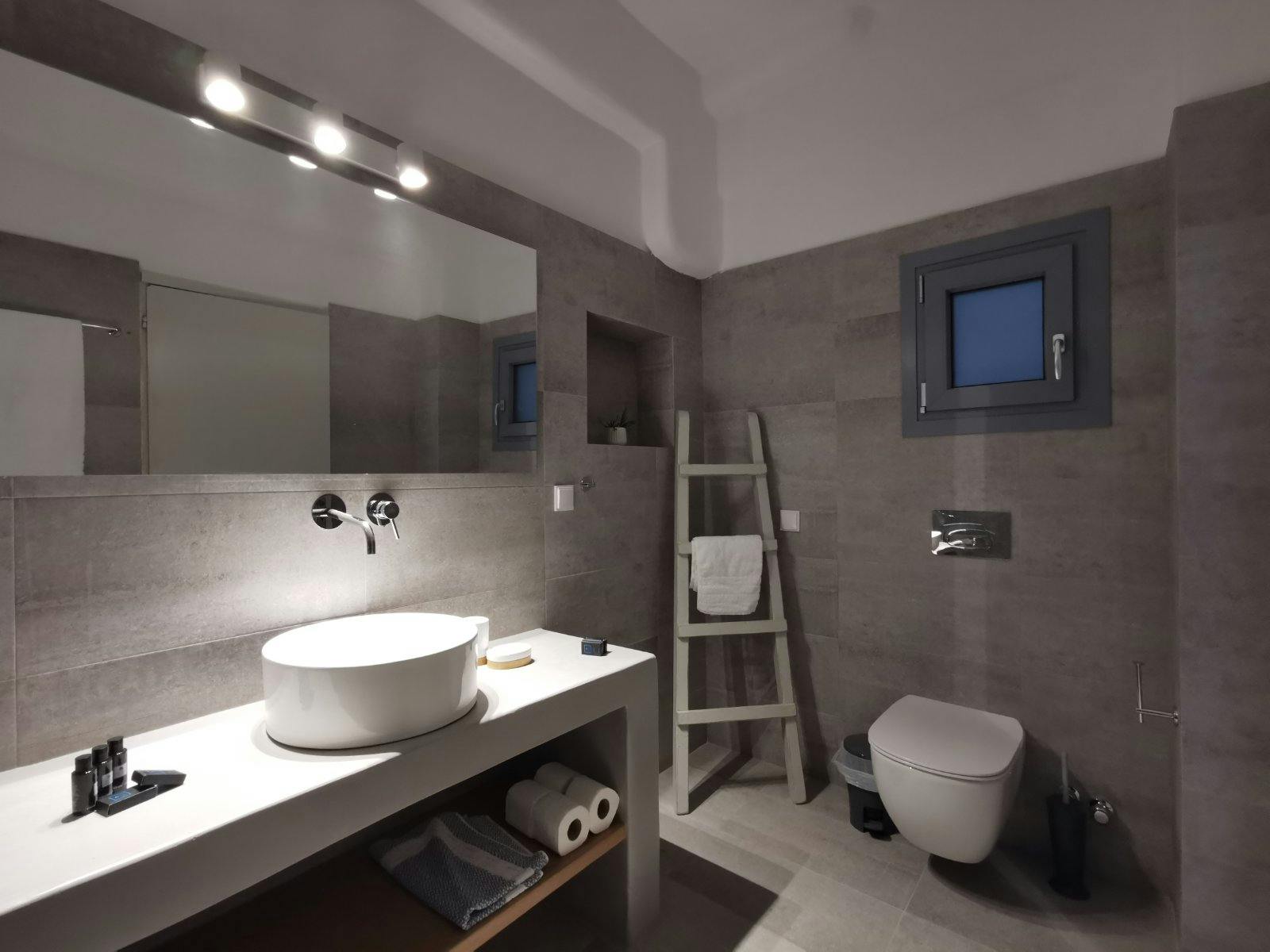 Family Apartment with seaview Bathroom