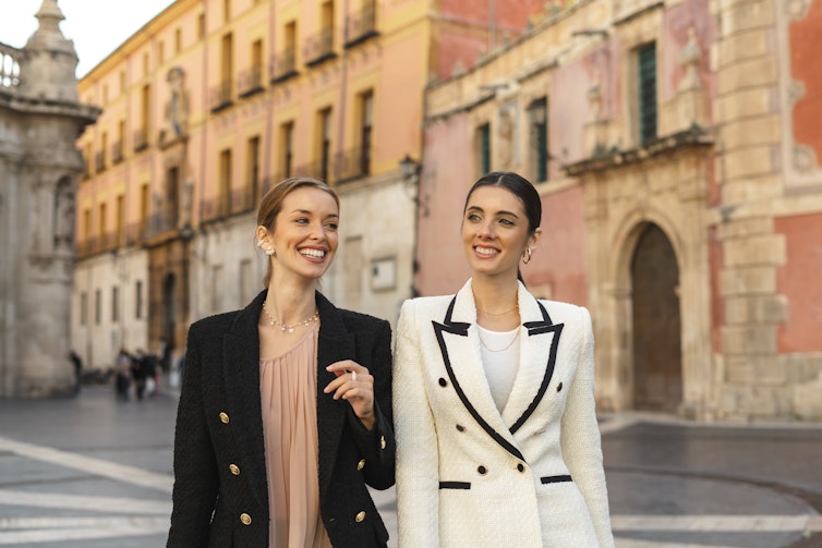 chicas sonriendo