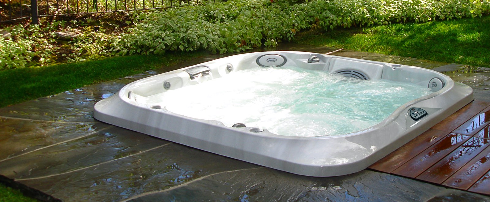 J345™ Large Portable Outdoor Spa Jacuzzi®