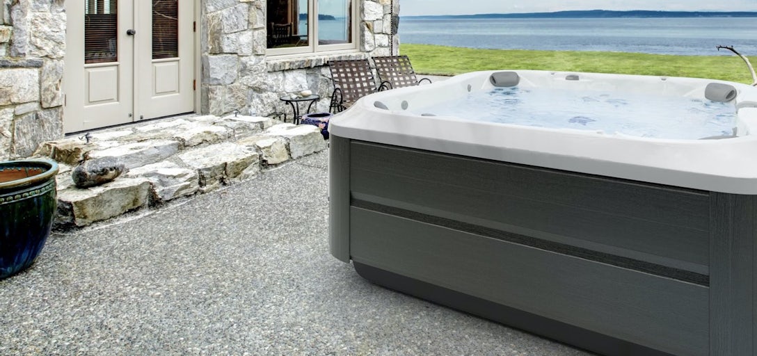 Jacuzzi® Spa Shell maintenance | Spa World Australia