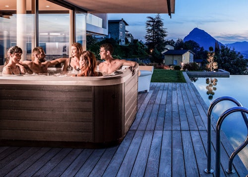 Outdoor family bath massage whirlpool hot tub pool spa – La Moderno