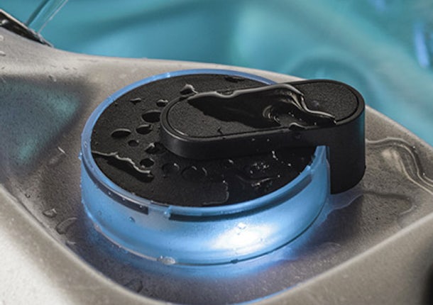 Hydroglow™ Backlit jets and topside controls (Avanté)