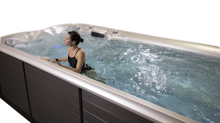 Training in a swim spa