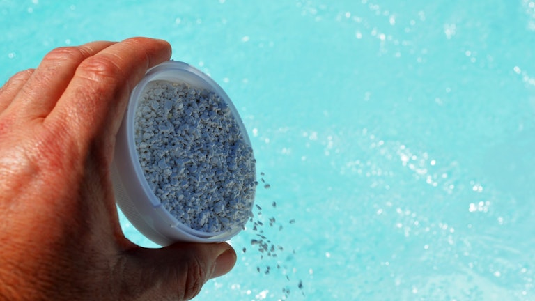 Chlorine or chlorine free spa