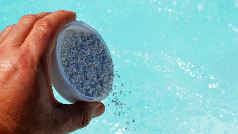 Chlorine or chlorine free spa