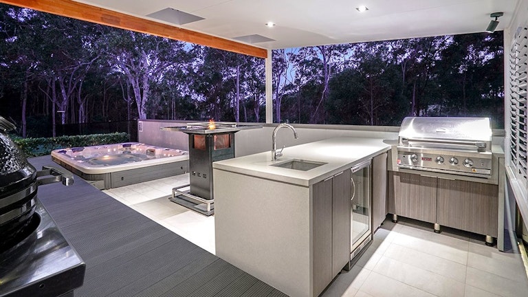 Outdoor kitchen dining area