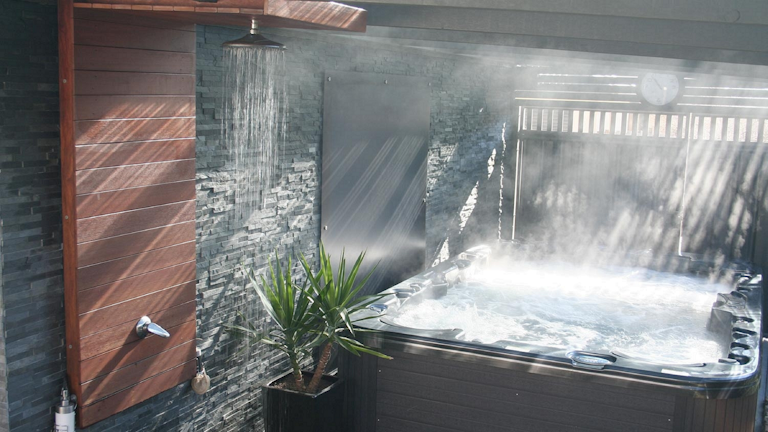 Outside shower and spa