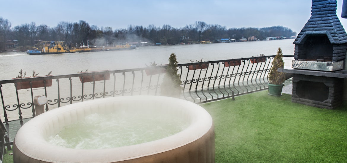 What is an inflatable spa hero