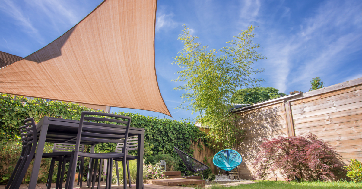 shade sail in backyard