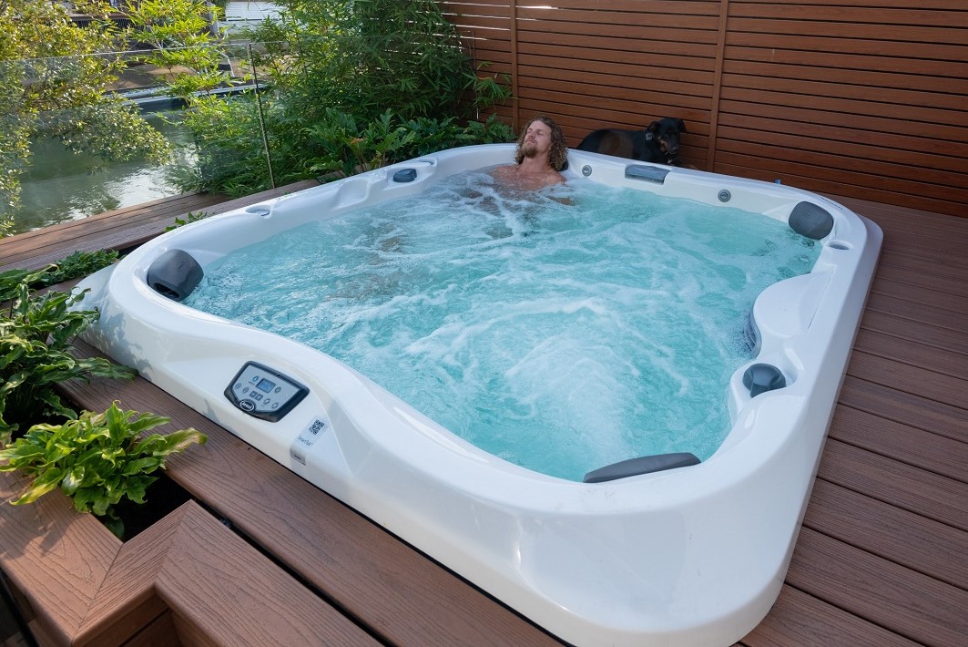 NIck Cummins in his spa pool