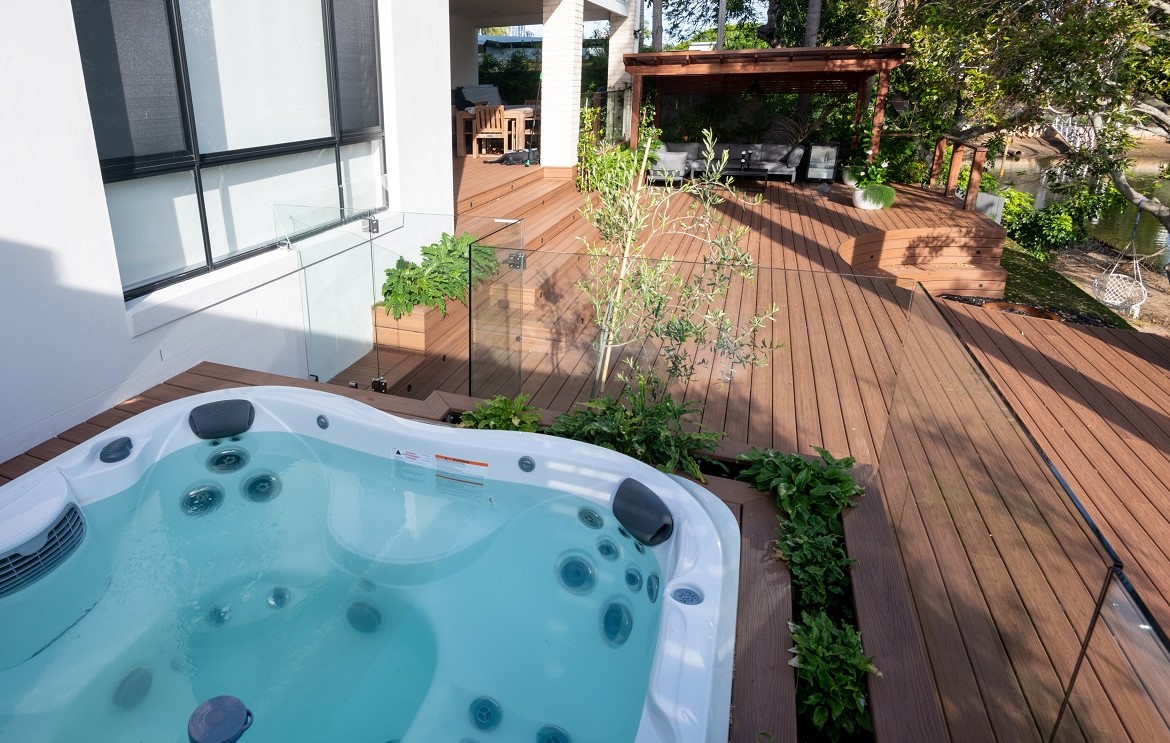 Nick Cummins spa pool