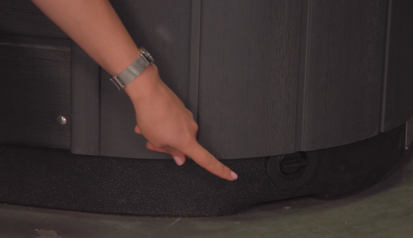 Vortex spa drainage hole