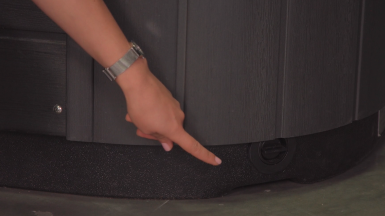 Vortex spa drainage hole