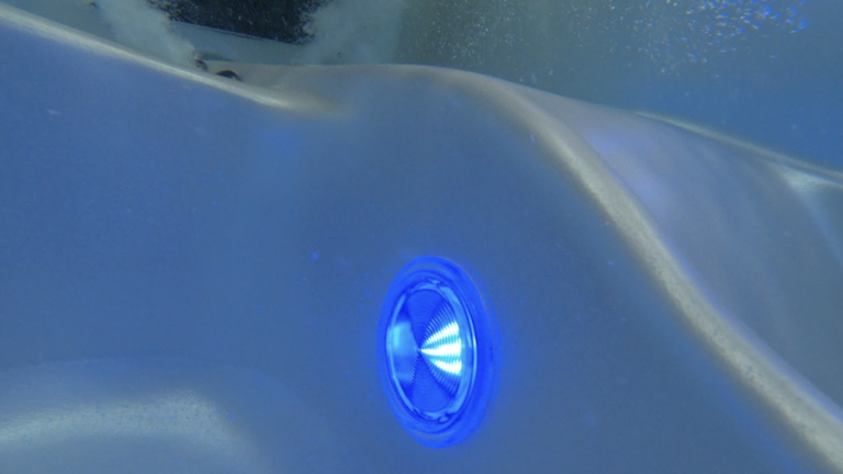 Programmable multi-colour flood light