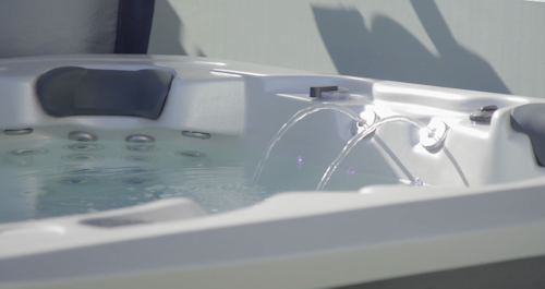 Acrylic vs Plastic Rotomould Spa Pools hero