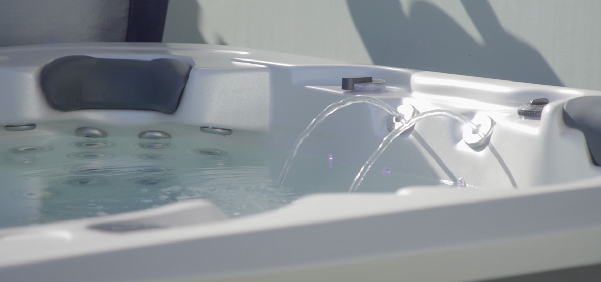 Acrylic vs Plastic Rotomould Spa Pools hero