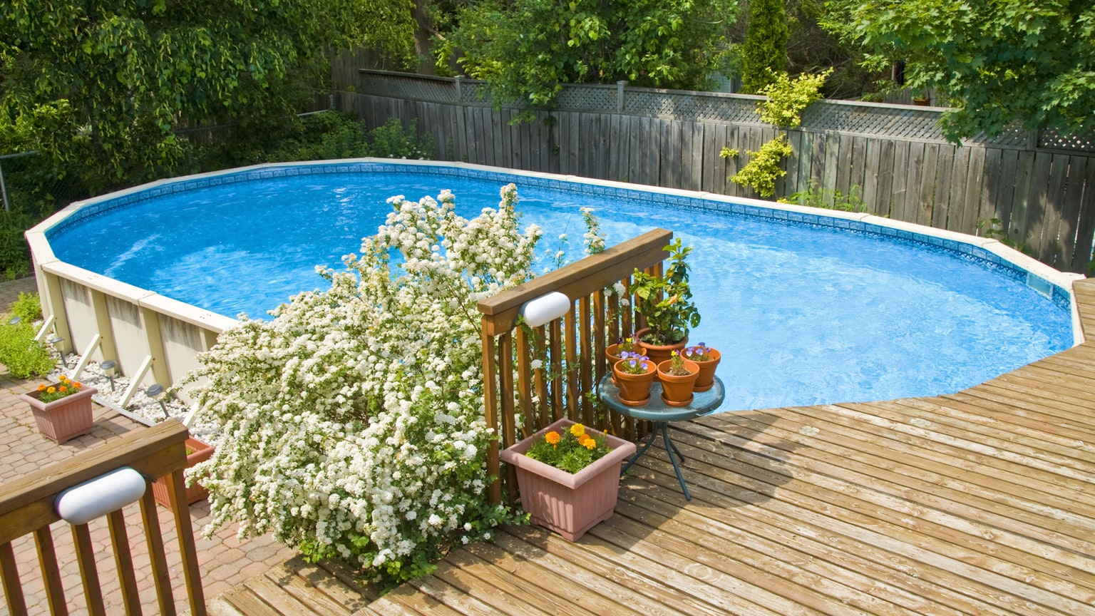 above-ground swimming pool