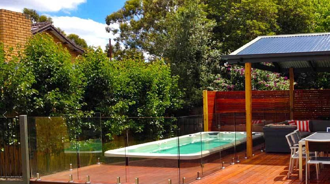 VORTEX AQUALAP IN A BACKYARD