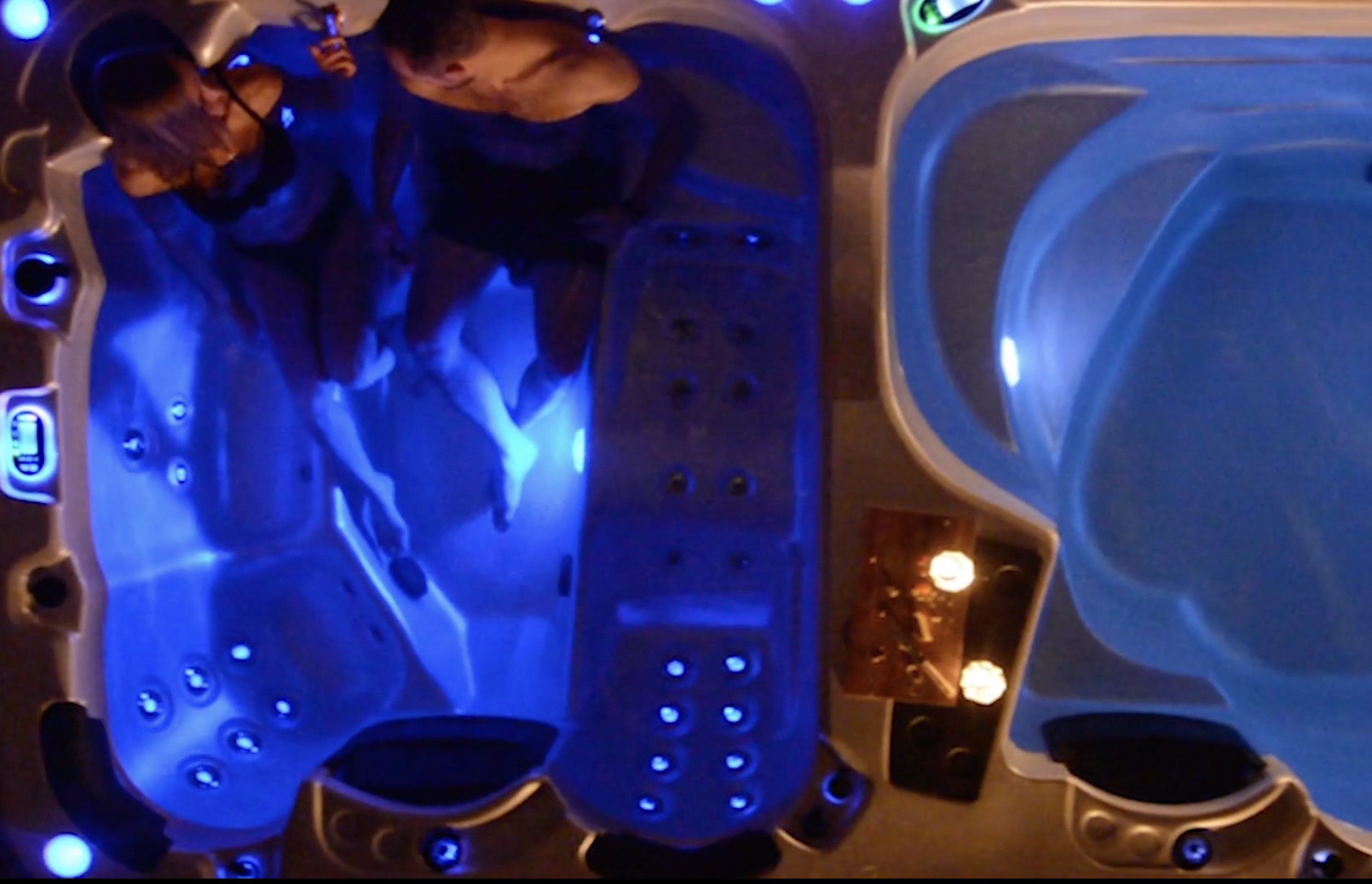 Vortex Avante hydroglow jets and topside control lighting