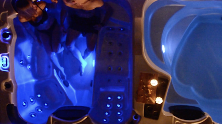 Vortex Avante hydroglow jets and topside control lighting